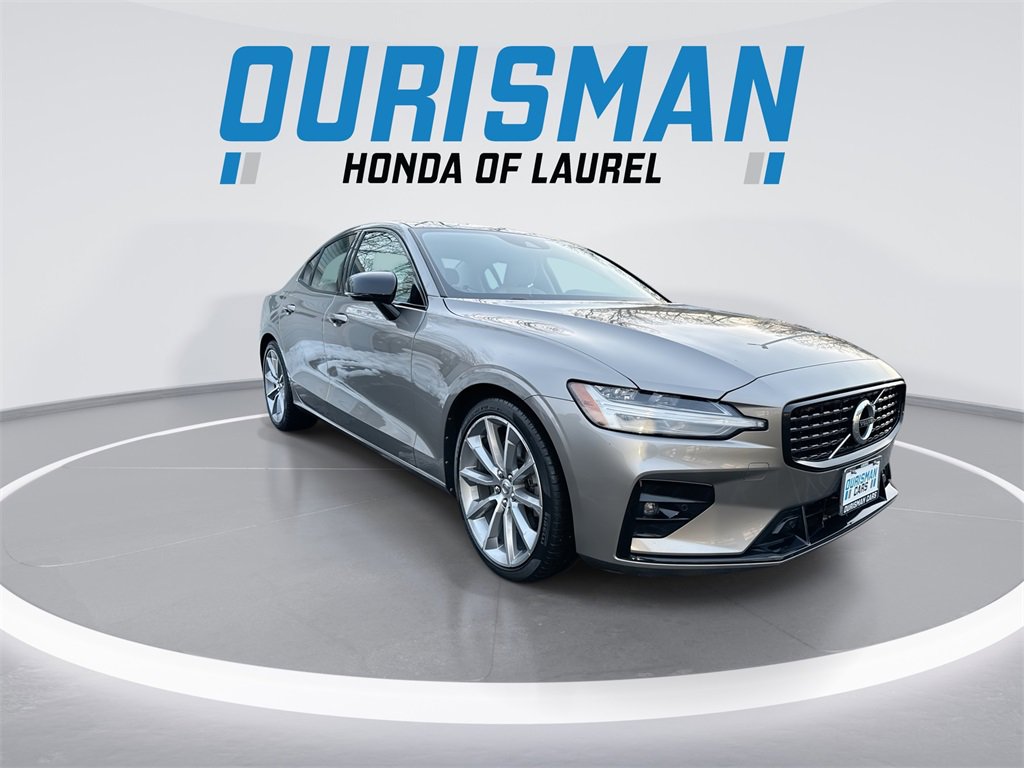 Used 2021 Volvo S60 T5 Momentum w/ Premium Package image 2