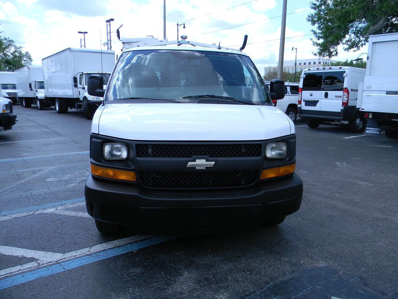 Used 2015 Chevrolet Express 2500 image 4
