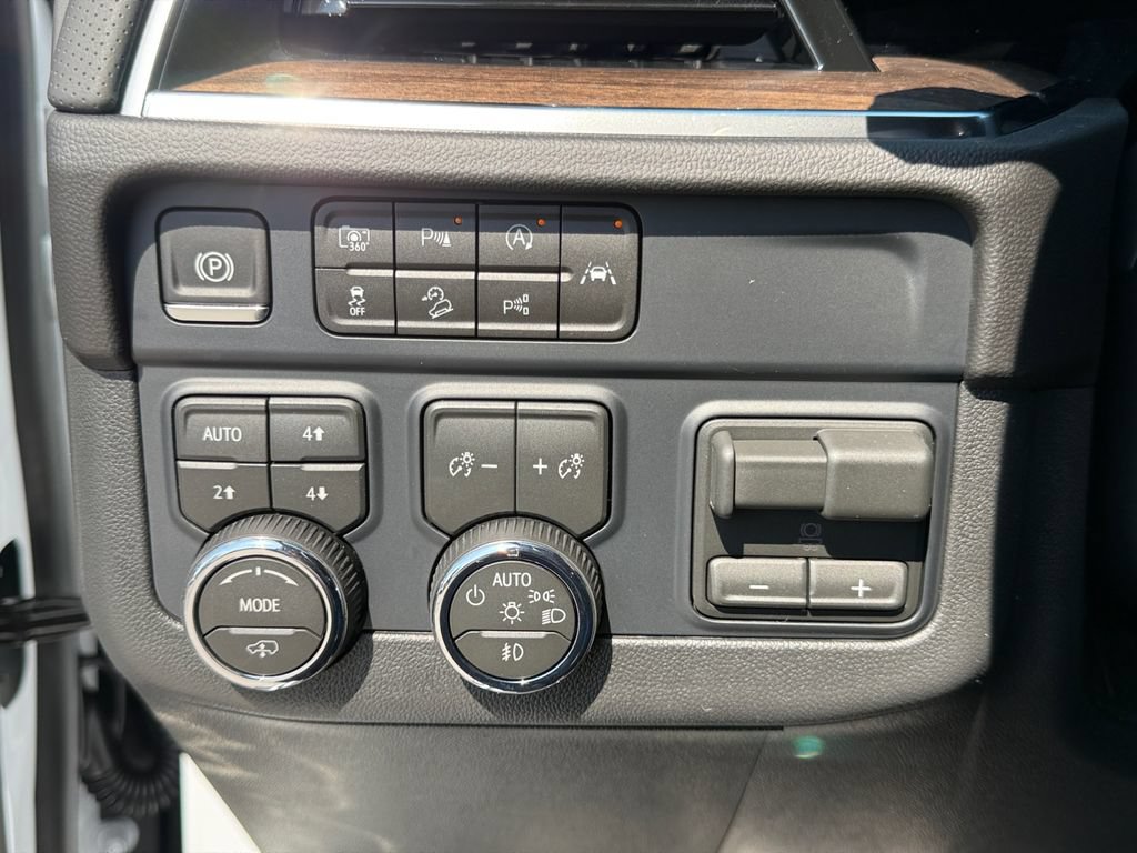 New 2026 Chevrolet Suburban High Country AWD/4WD image 22
