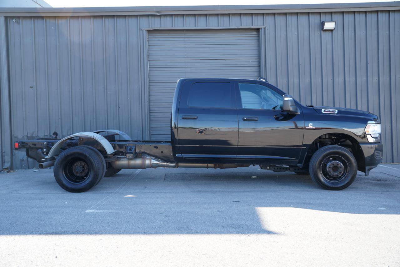 Used 2023 RAM 3500 Tradesman w/ Chrome Appearance Group AWD/4WD image 6