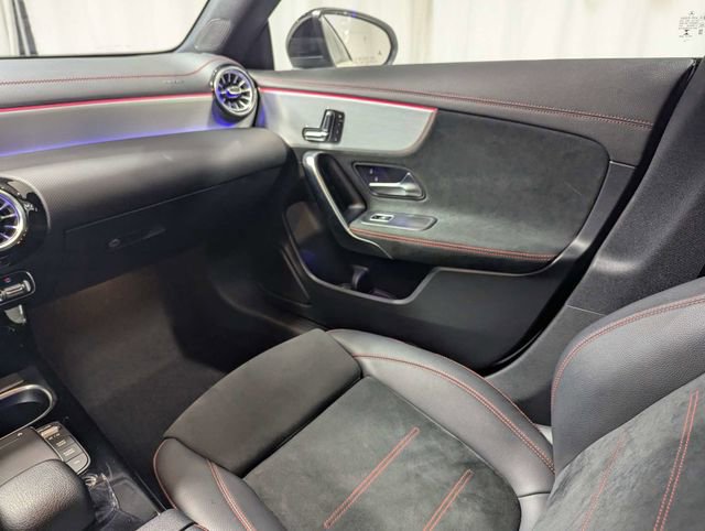 Used 2022 Mercedes-Benz CLA 250 image 8