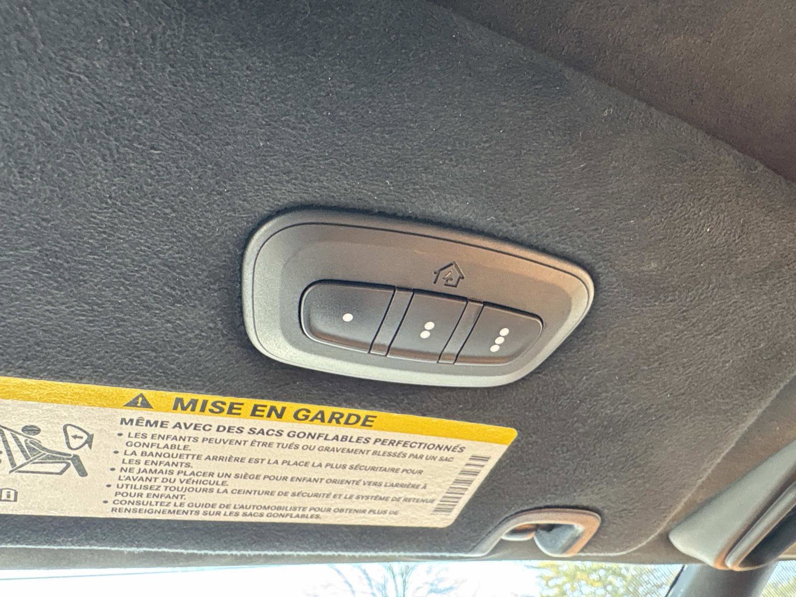 Used 2023 Chrysler Pacifica Pinnacle image 25