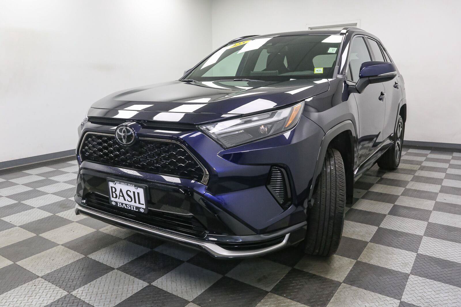 Used 2025 Toyota RAV4 SE AWD/4WD image 4