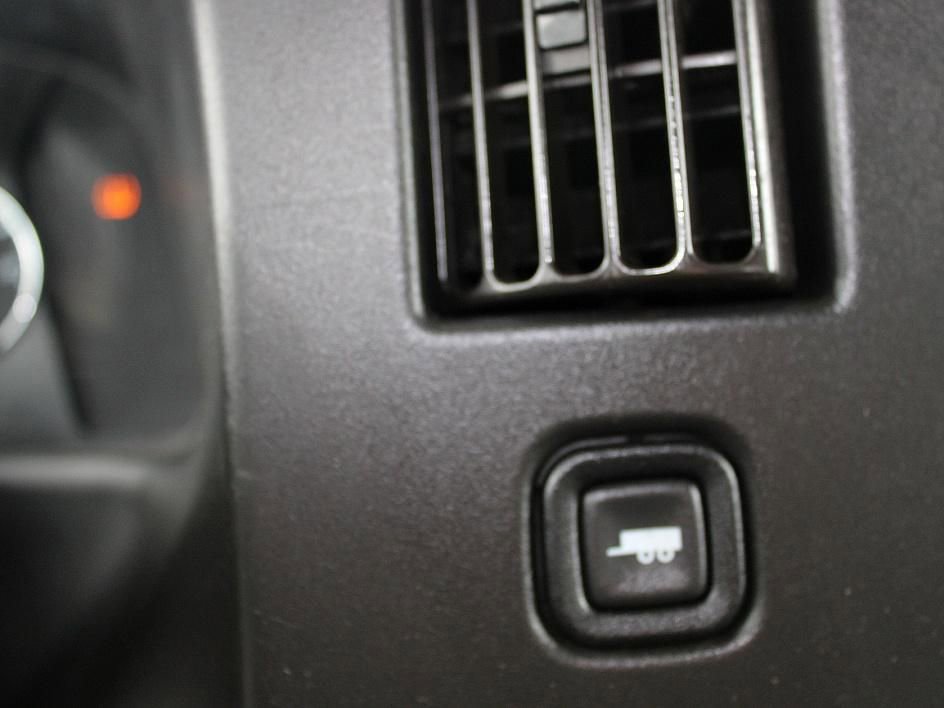 Used 2018 Chevrolet Express 2500 w/ Driver Convenience Package image 9