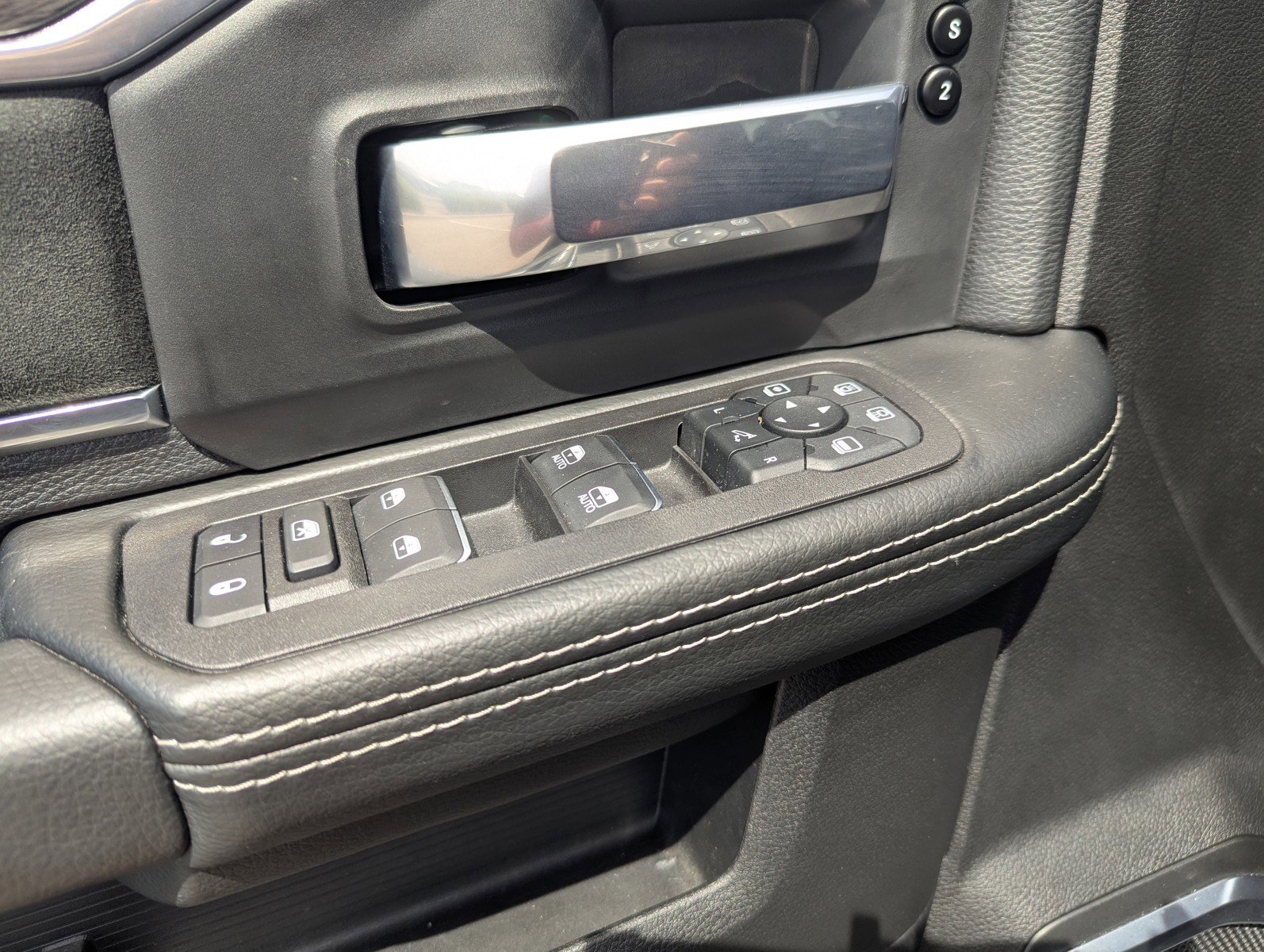 Used 2025 RAM 2500 Laramie image 31