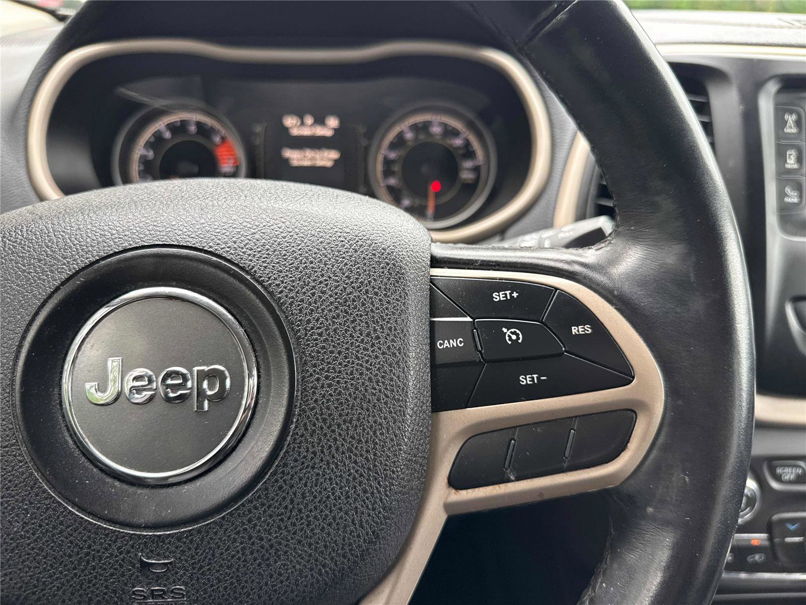 Used 2017 Jeep Cherokee Sport w/ Cold Weather Group AWD/4WD image 19