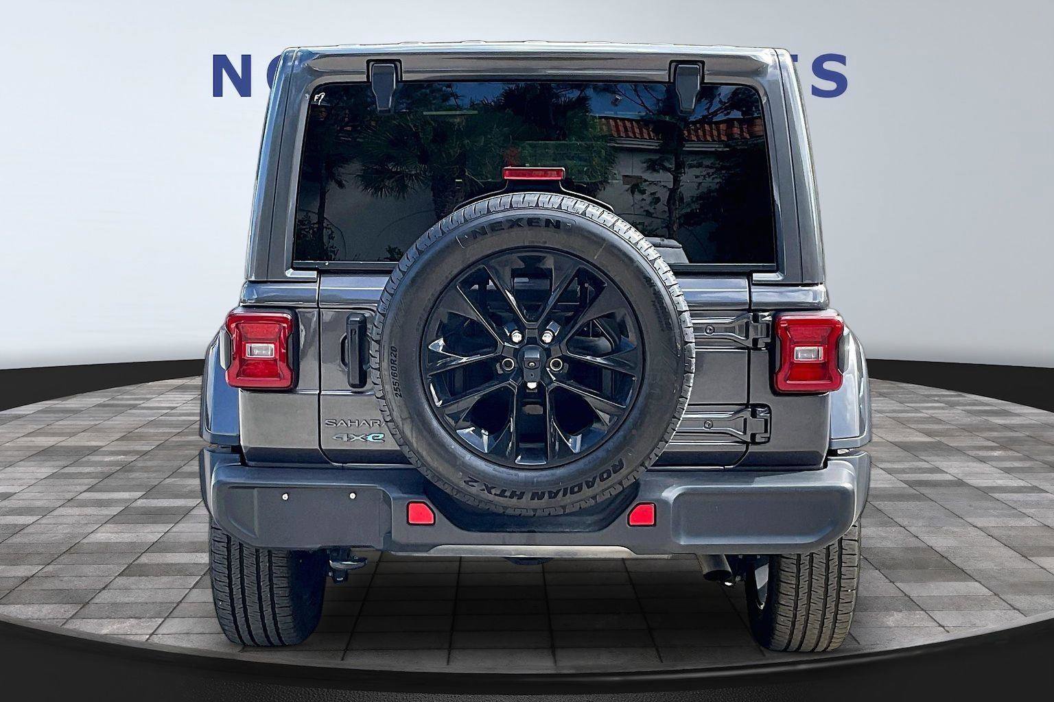 Used 2025 Jeep Wrangler Sahara AWD/4WD image 5