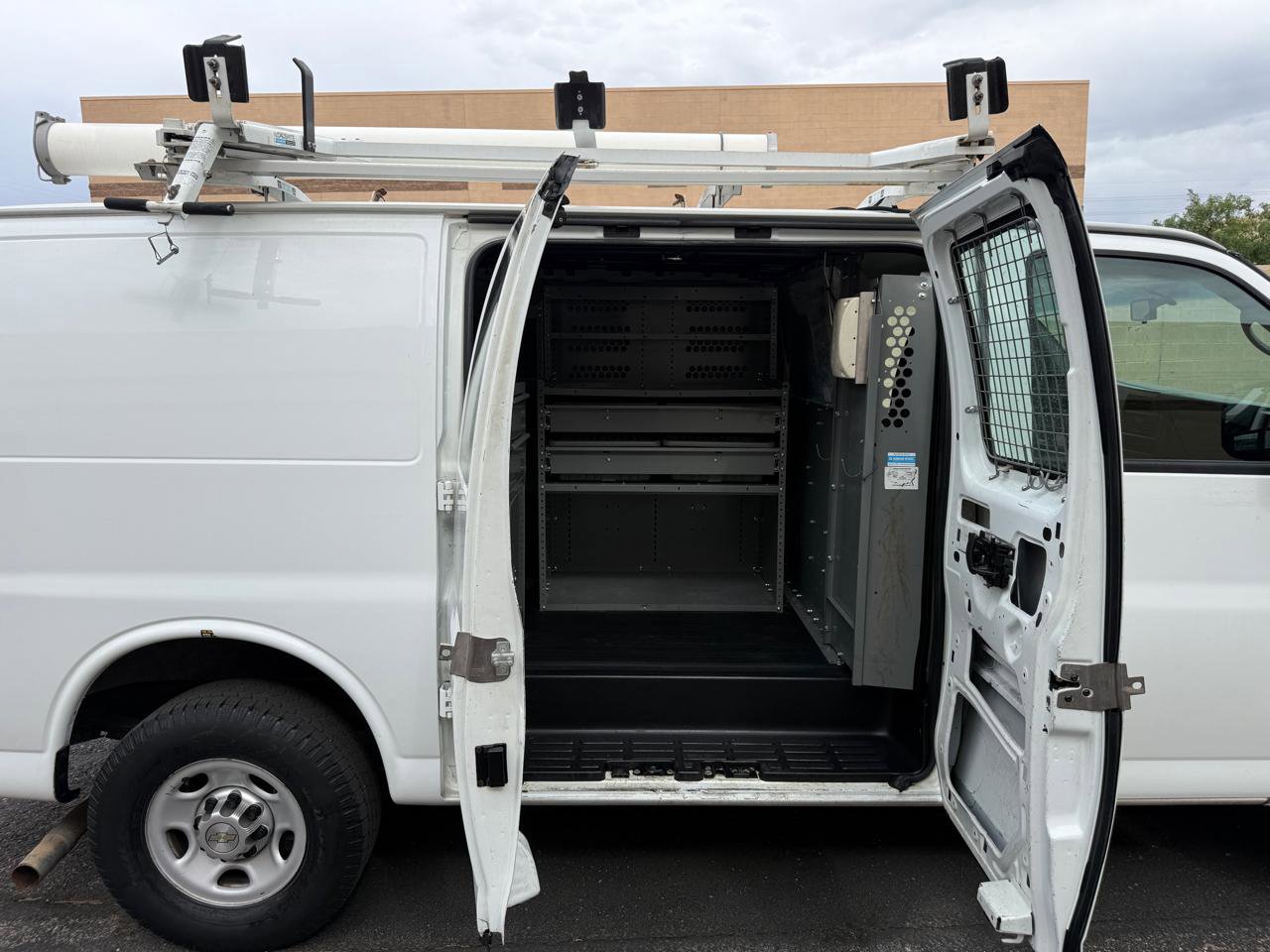 Used 2013 Chevrolet Express 2500 image 10