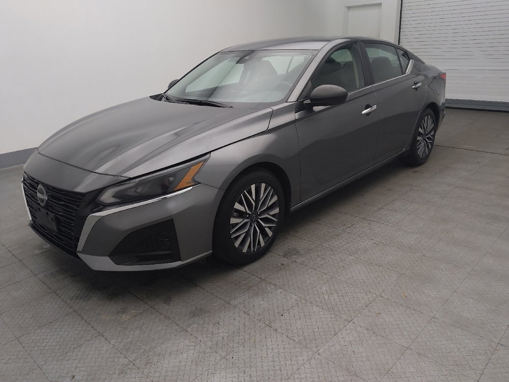 Used 2024 Nissan Altima 2.5 SV image 2