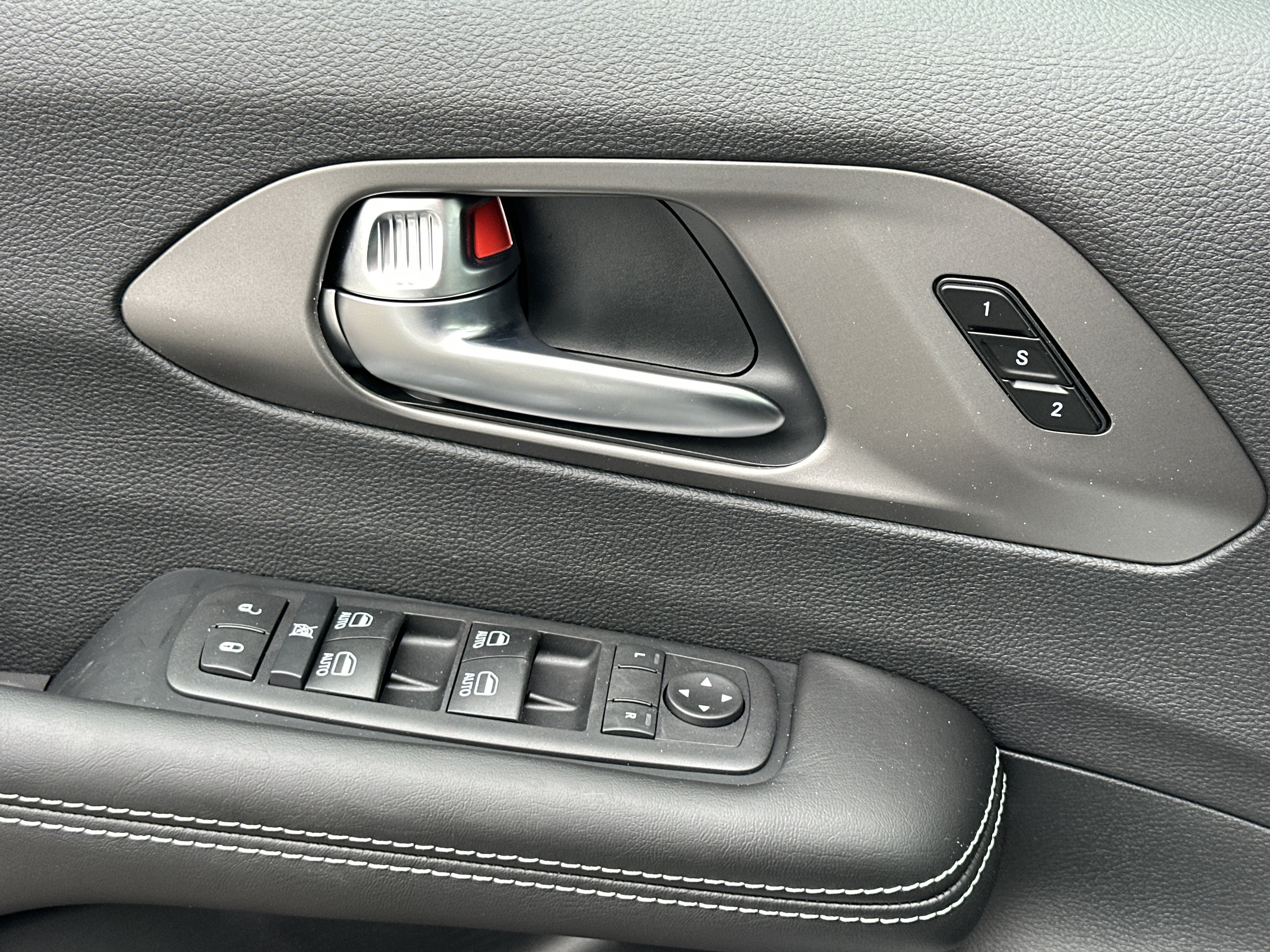 New 2027 Chrysler Pacifica Select FWD image 11