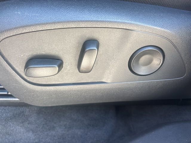 Used 2025 GMC Acadia Elevation FWD image 8