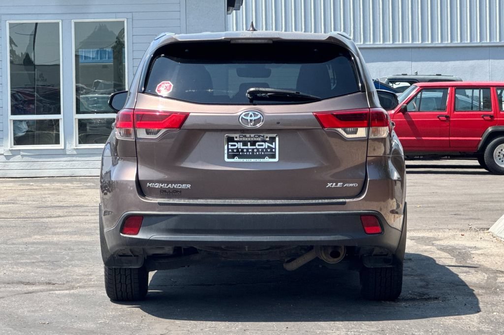 Used 2018 Toyota Highlander XLE AWD/4WD image 5