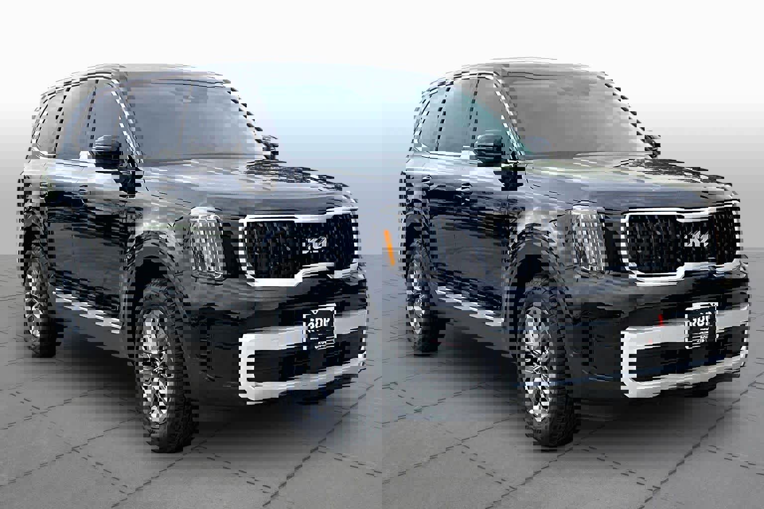 Used 2025 Kia Telluride LX image 3