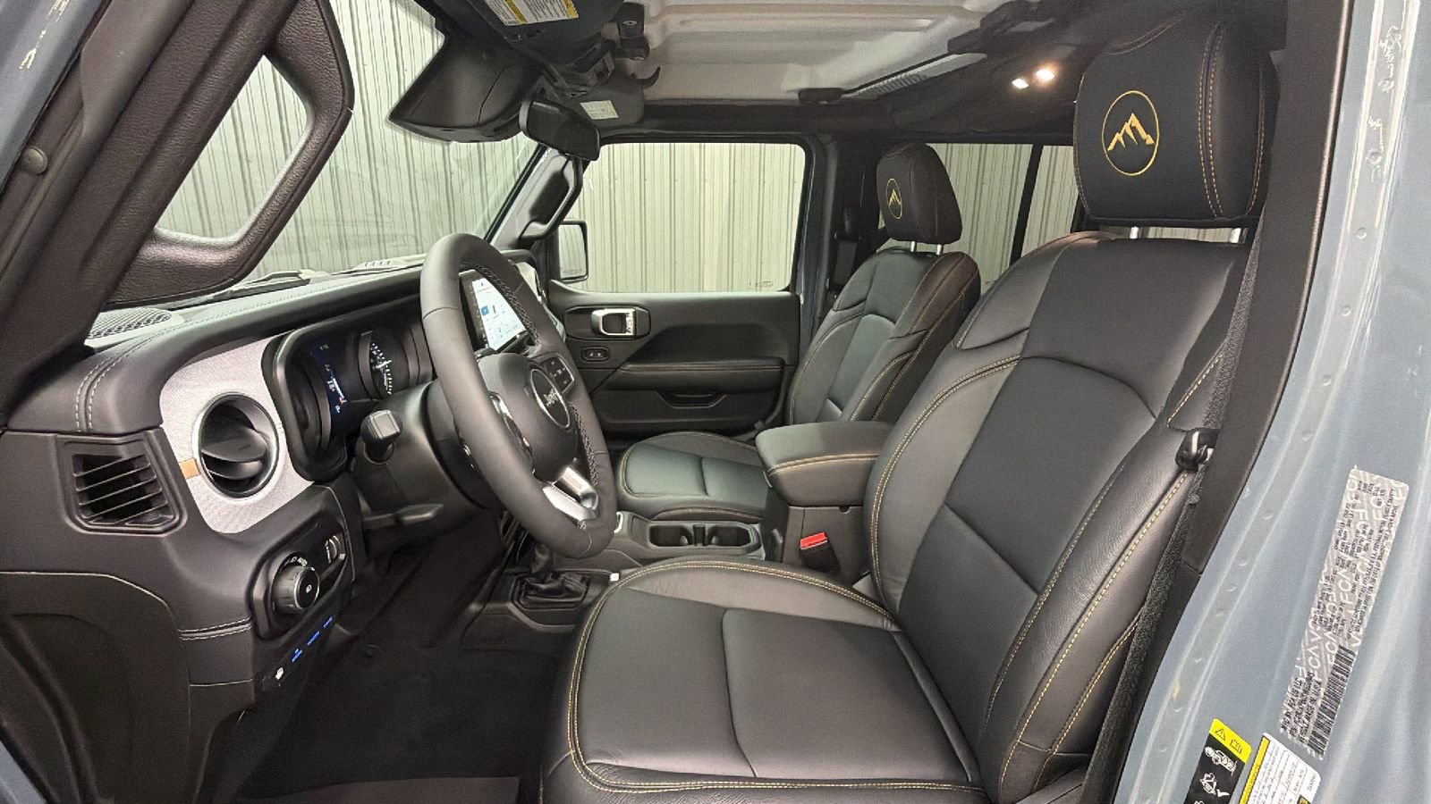 Used 2025 Jeep Wrangler Unlimited Sahara AWD/4WD image 29