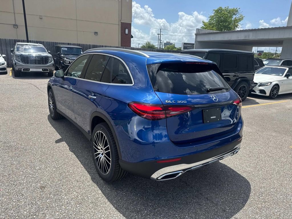 Used 2025 Mercedes-Benz GLC 300 image 4