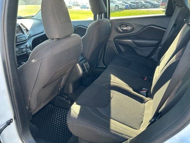 Used 2020 Jeep Cherokee Latitude w/ Cold Weather Group image 27