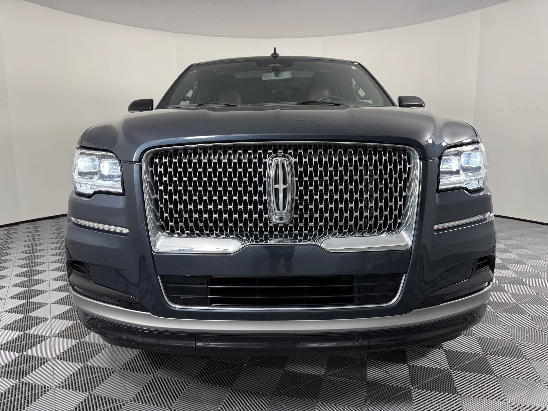 Used 2024 Lincoln Navigator Reserve image 6