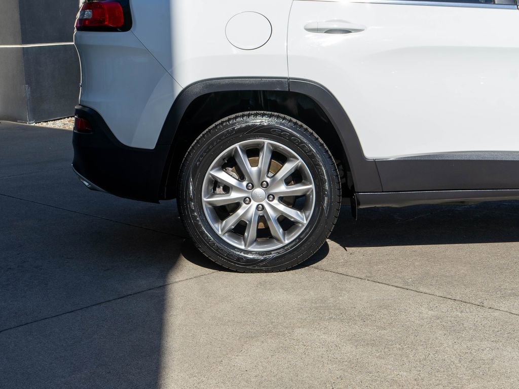 Used 2018 Jeep Cherokee Limited w/ Luxury Group image 35