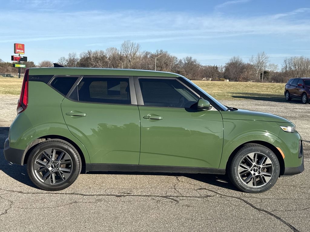Used 2022 Kia Soul EX image 9
