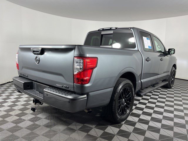 Used 2018 Nissan Titan SL w/ Midnight Edition RWD image 8