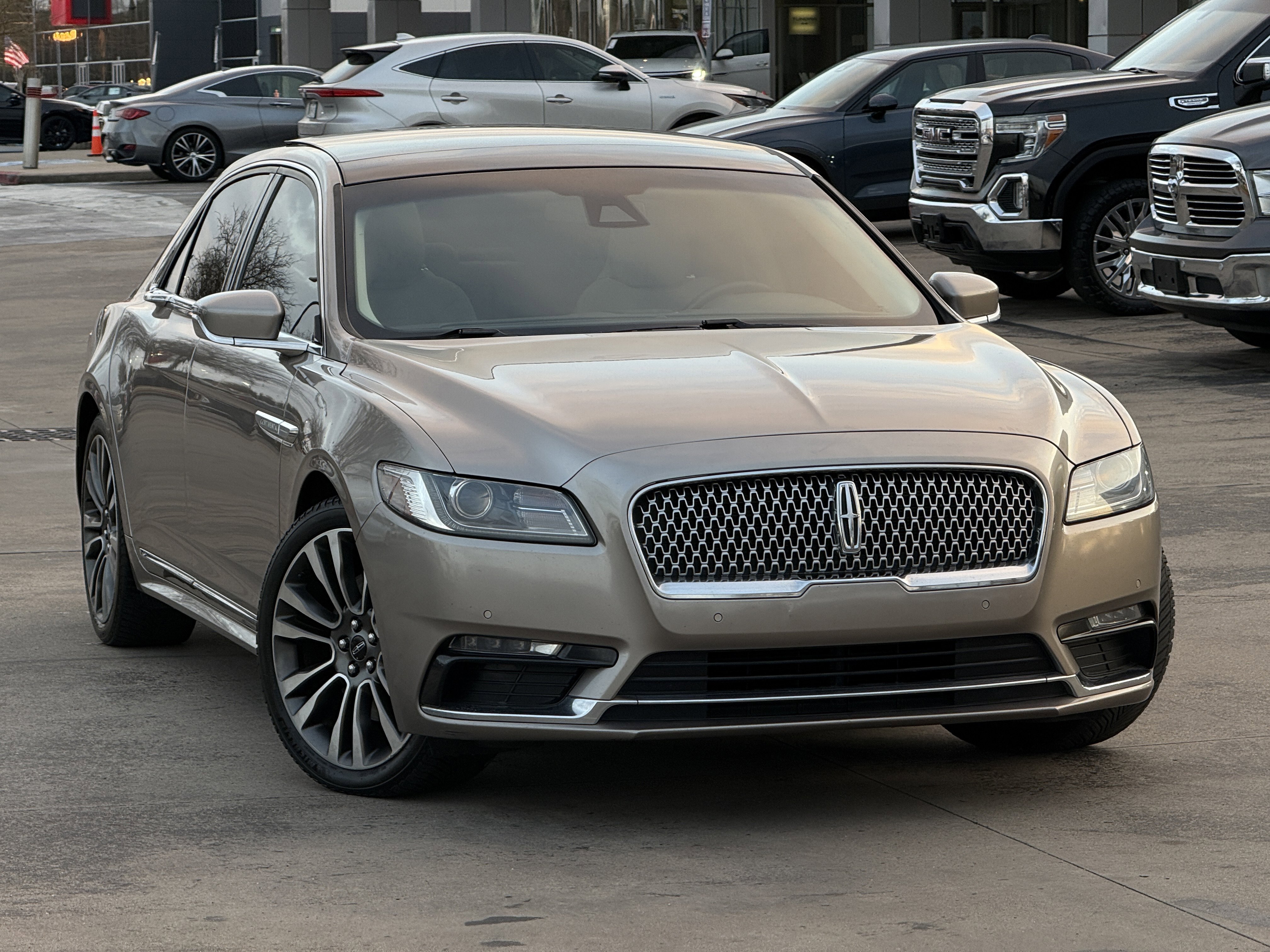 Used 2019 Lincoln Continental Select w/ Continental Climate Package image 3