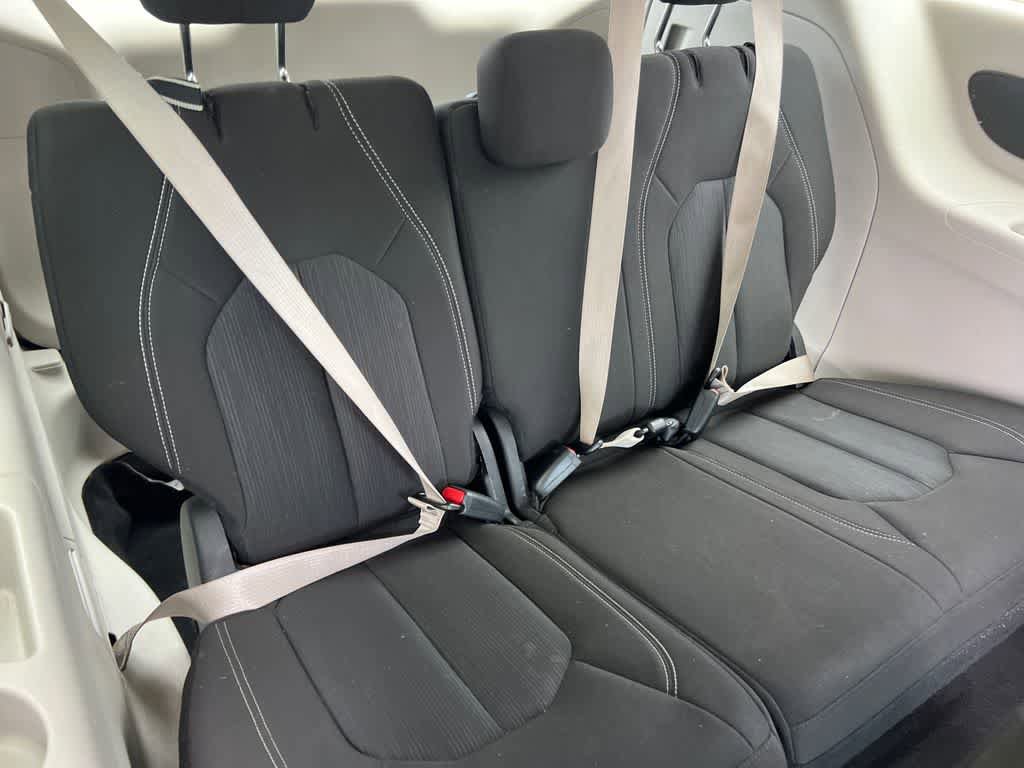 Used 2022 Chrysler Voyager LX FWD image 16