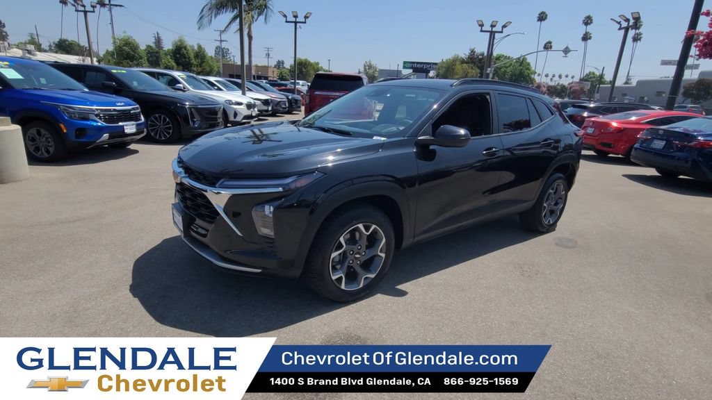 Certified 2025 Chevrolet Trax LT FWD image 4