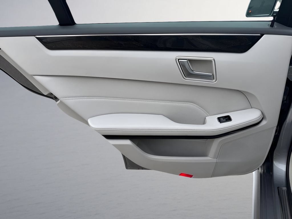 Used 2014 Mercedes-Benz E 250 BlueTEC Sedan image 31