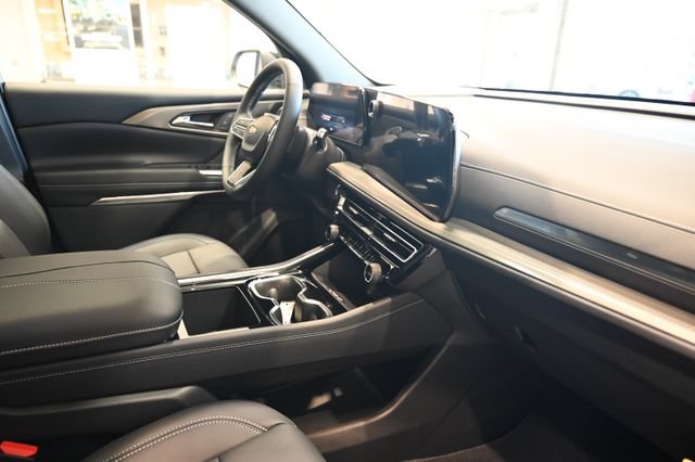 New 2027 Chevrolet Traverse LT w/ Sun and Wheel Package FWD image 14