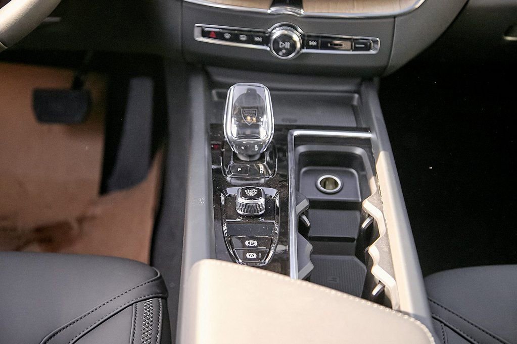 New 2026 Volvo XC60 B5 Plus w/ Climate Package image 29