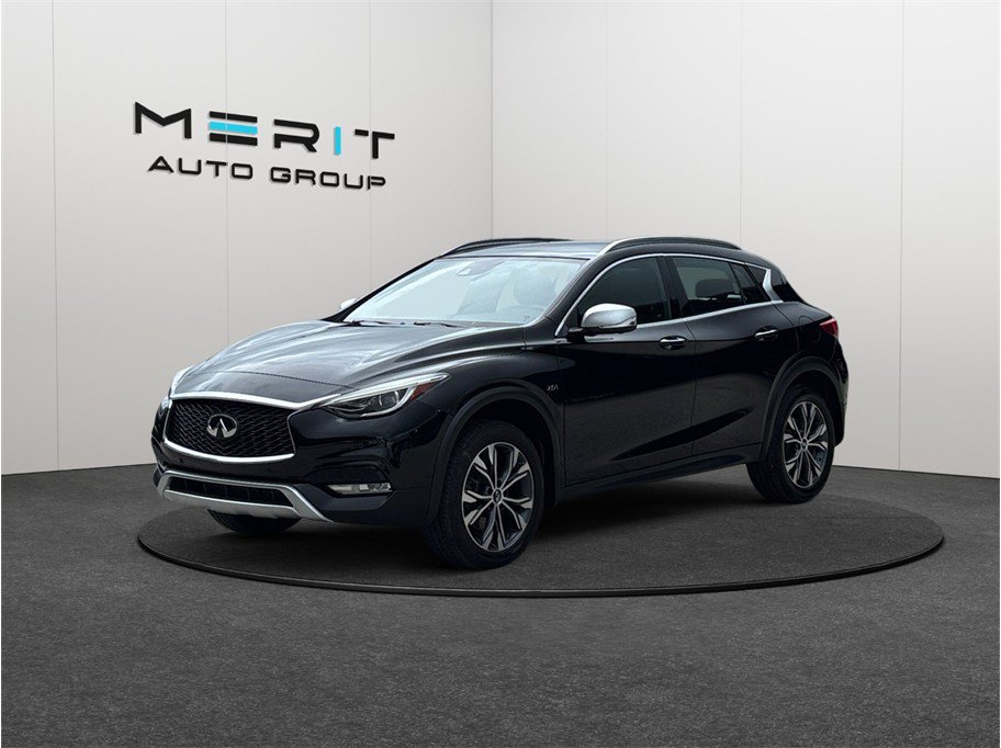 Used 2017 INFINITI QX30 Premium w/ Technology Package AWD/4WD image 4
