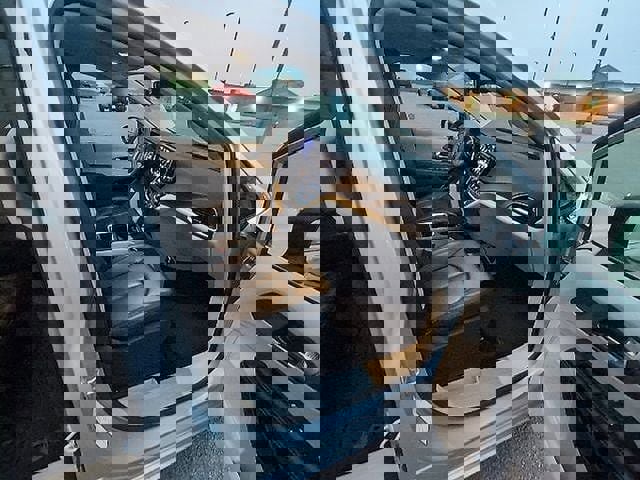 Used 2024 Chrysler Pacifica Touring-L image 2