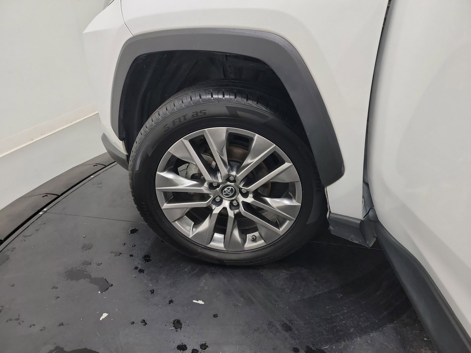 Used 2019 Toyota RAV4 XLE Premium w/ Cold Weather Package FWD image 30