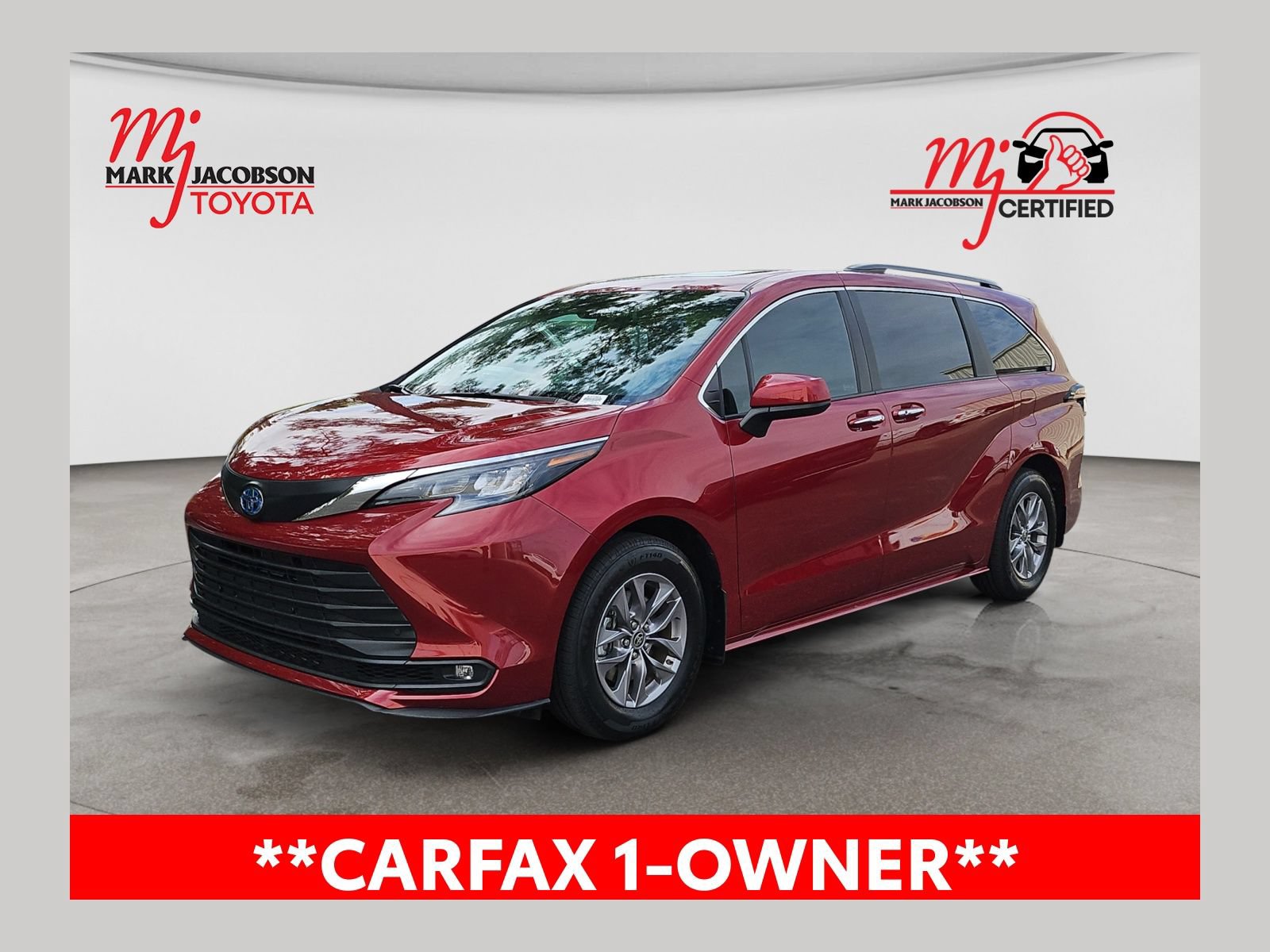 Used 2025 Toyota Sienna XLE FWD image 1