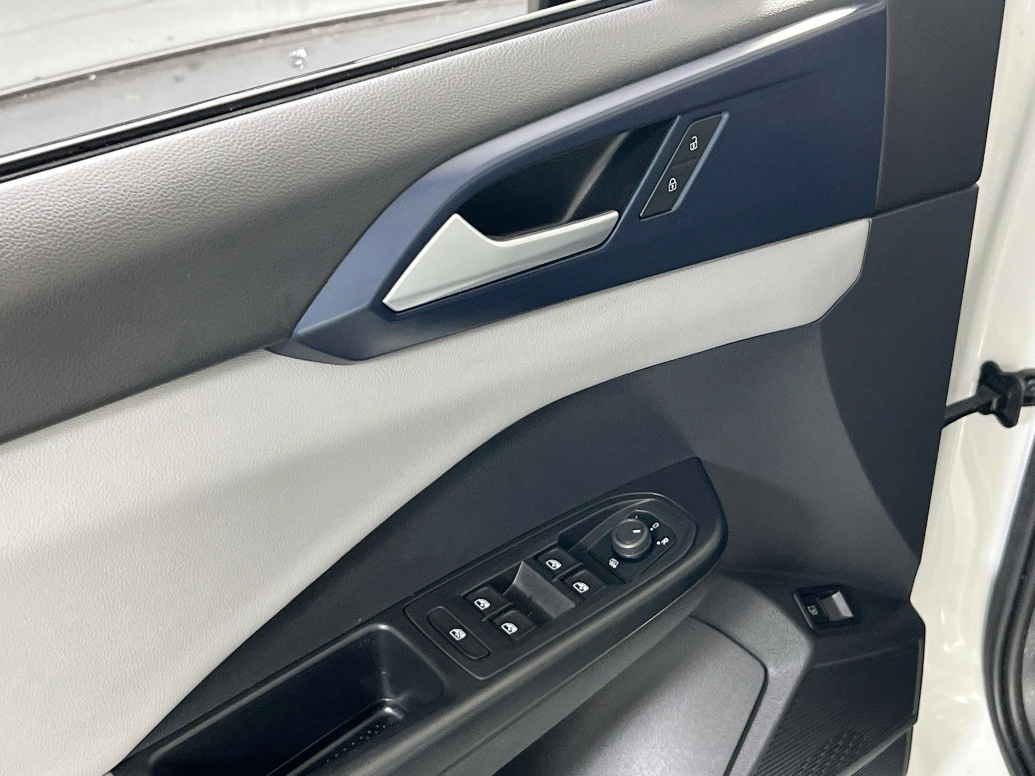 Used 2022 Volkswagen Taos SE AWD/4WD image 17