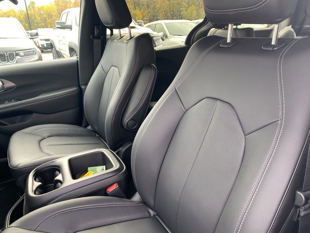 New 2026 Chrysler Voyager LX image 20