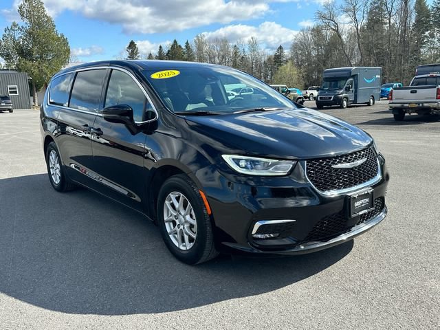 Used 2025 Chrysler Pacifica Select FWD image 7