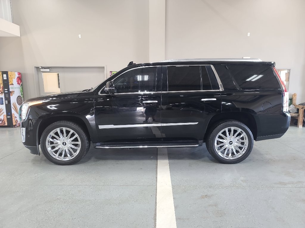 Used 2019 Cadillac Escalade Luxury image 1