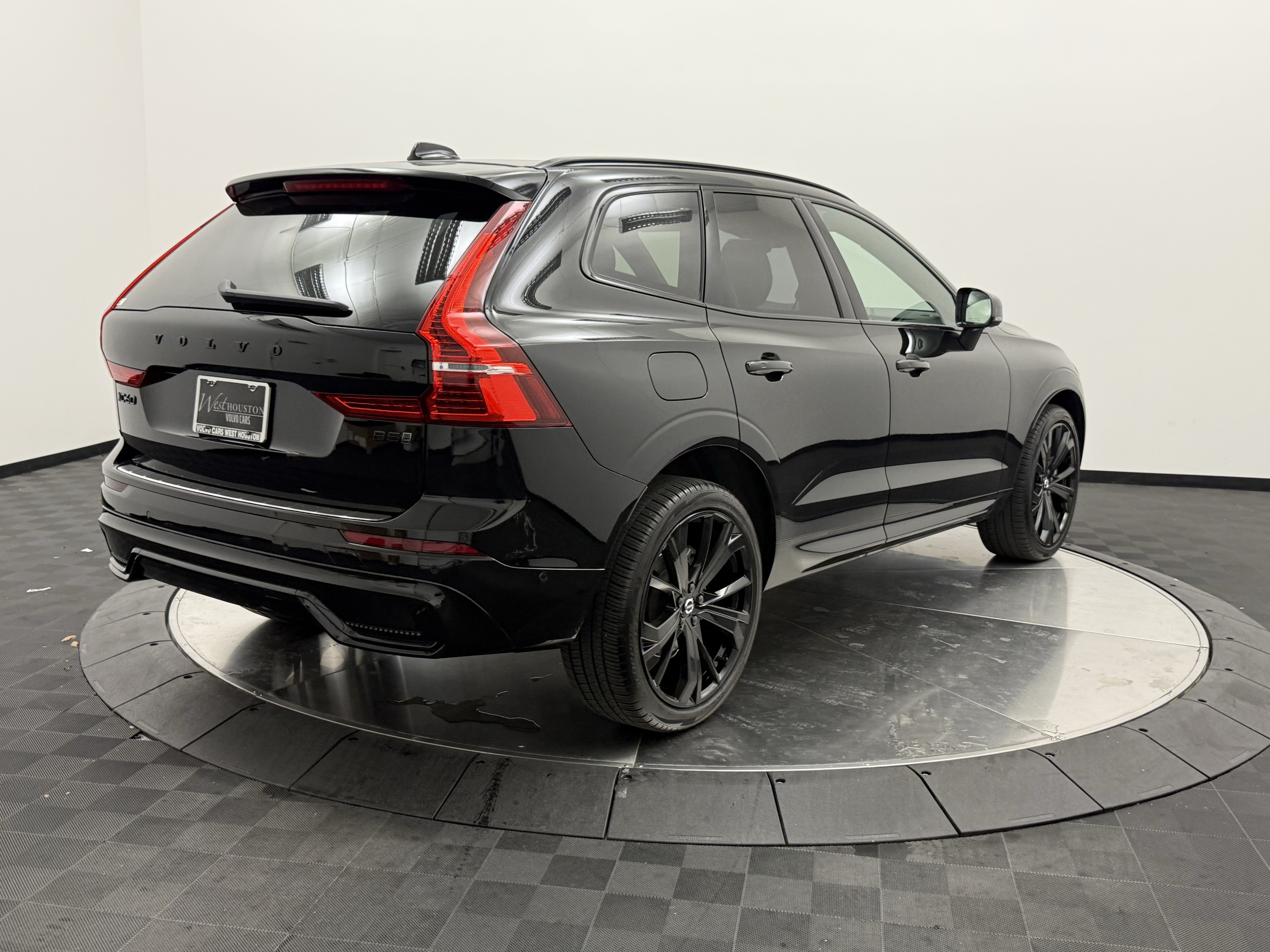 Certified 2024 Volvo XC60 B5 Ultimate AWD/4WD image 7