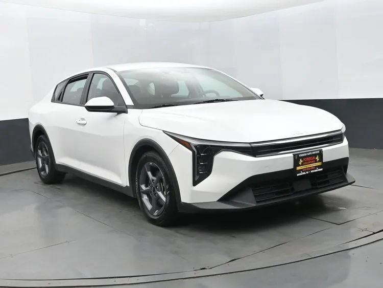 Used 2025 Kia K4 FWD image 2