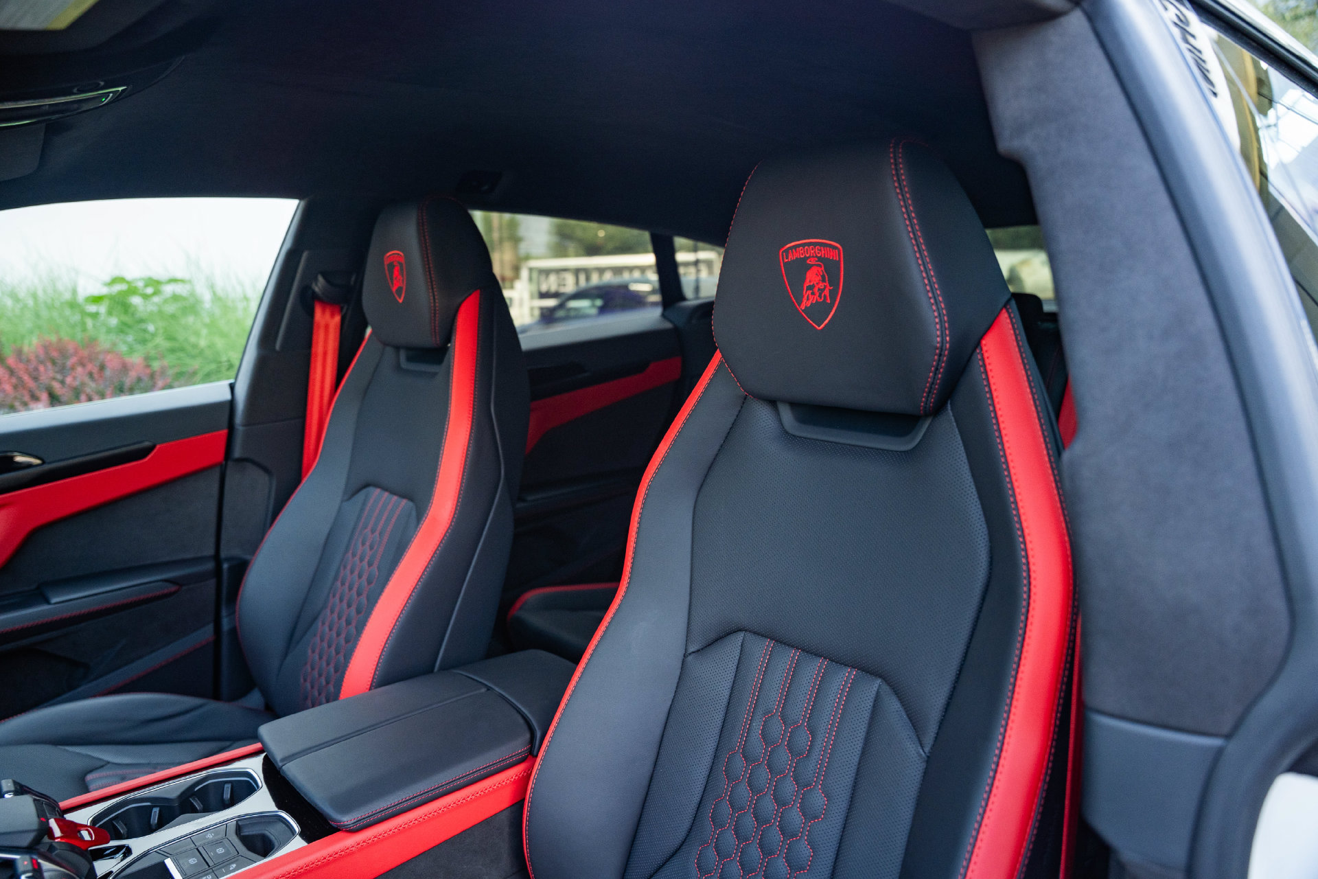 Used 2025 Lamborghini Urus Performante AWD/4WD image 18