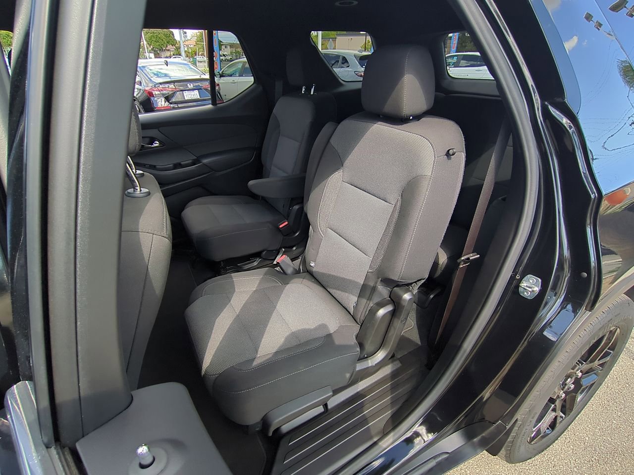 Used 2023 Chevrolet Traverse LT FWD image 23