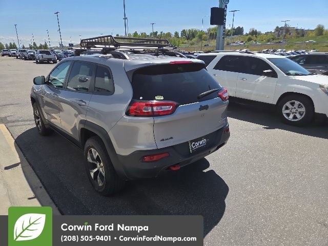 Used 2018 Jeep Cherokee Trailhawk w/ Cold Weather Group AWD/4WD image 5