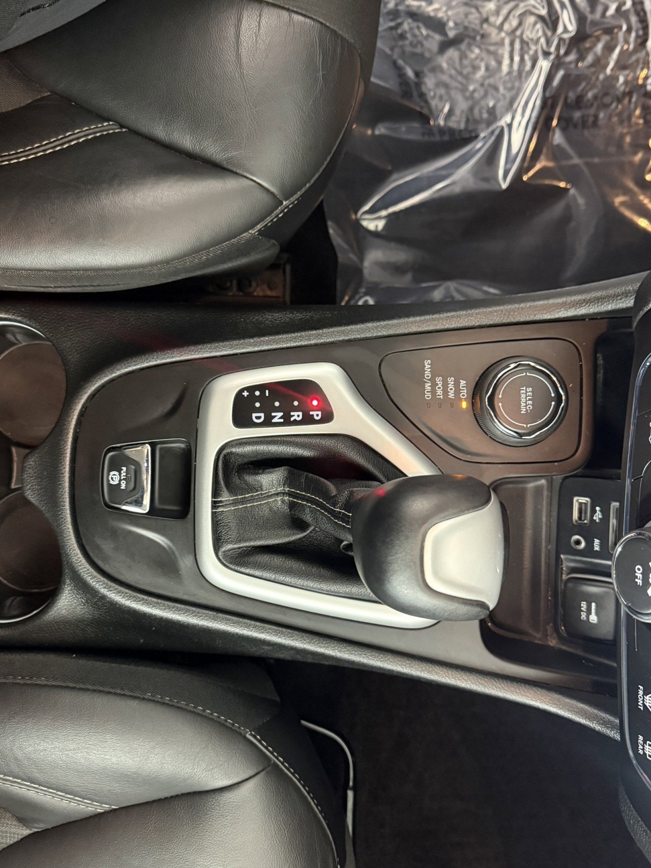 Used 2018 Jeep Cherokee Latitude Plus w/ Cold Weather Group image 19