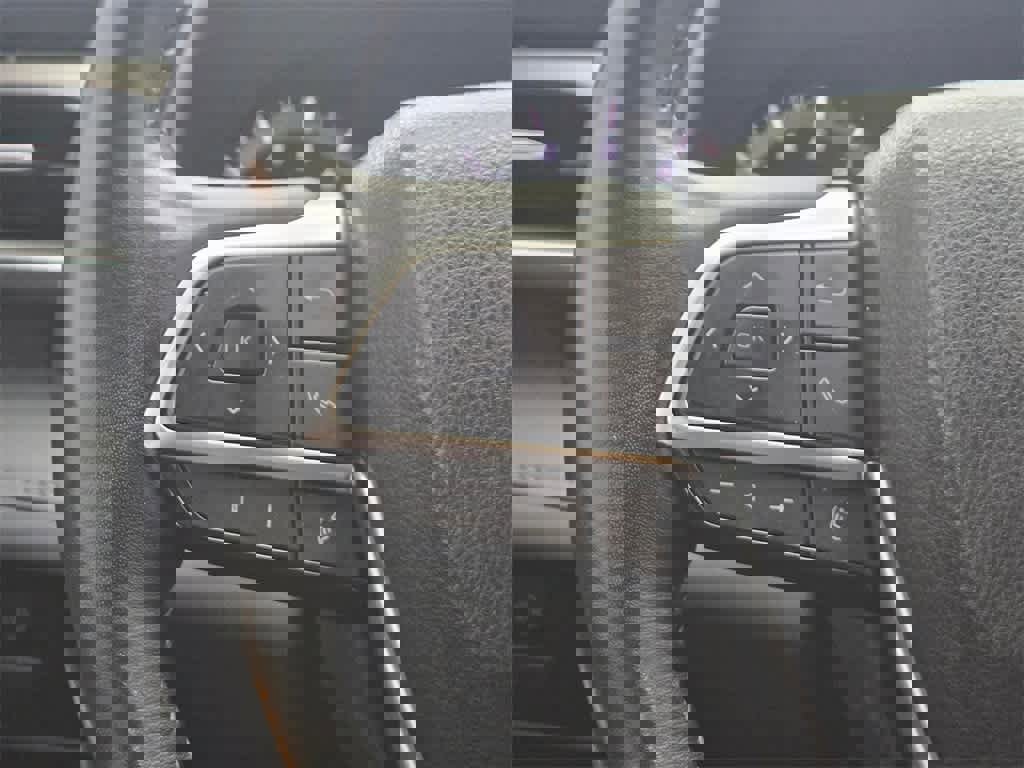 Used 2023 Toyota Highlander XLE image 10