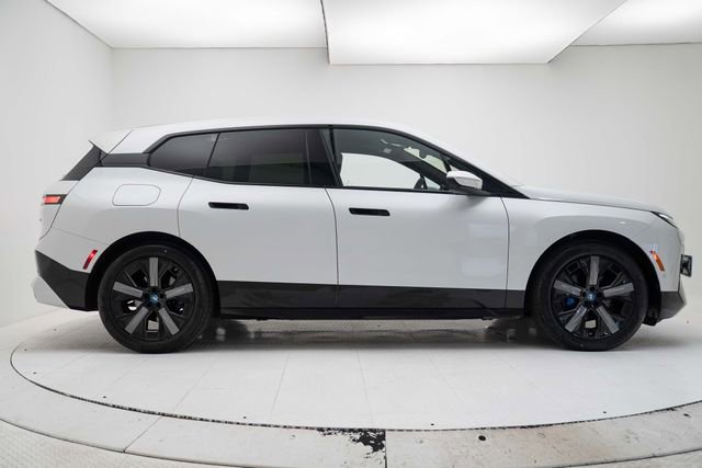 Used 2024 BMW iX xDrive50 w/ Premium Package AWD/4WD image 17