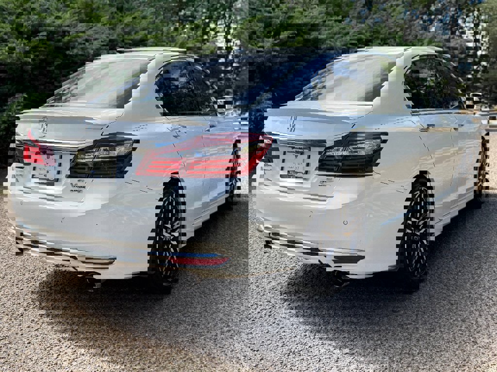 Used 2016 Honda Accord Touring image 5