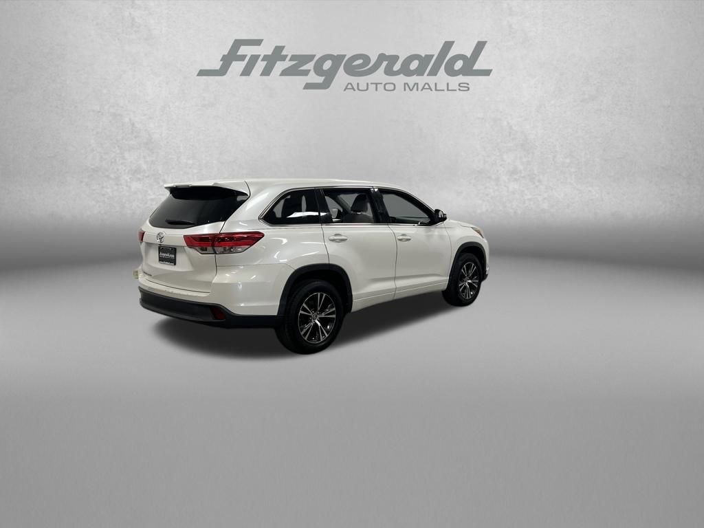 Used 2018 Toyota Highlander LE image 6