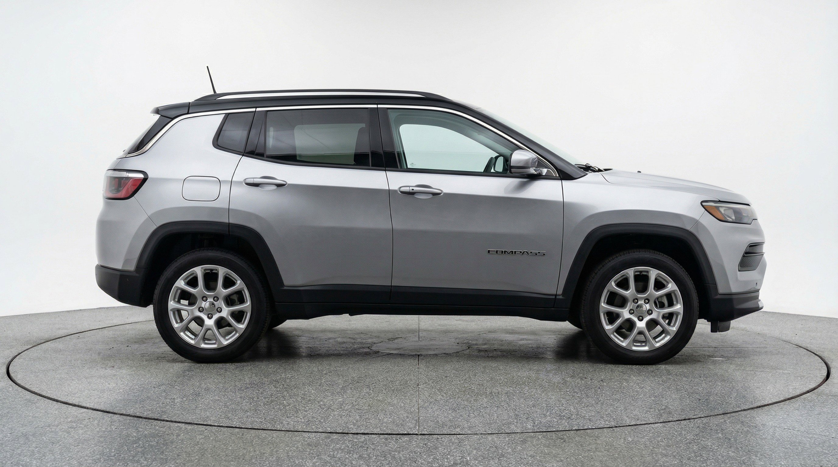 Used 2025 Jeep Compass Limited image 11