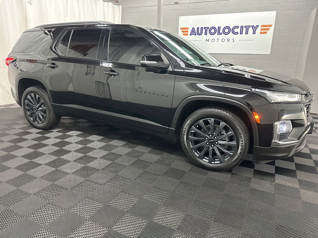 Used 2023 Chevrolet Traverse RS image 2